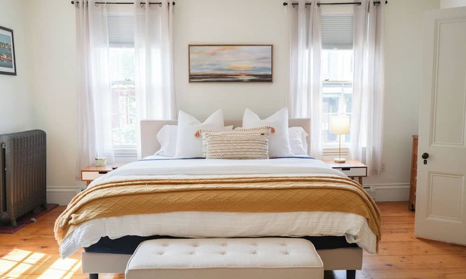 West End Appartement | Amazing West End apartment walkable to downtown and the waterfront.