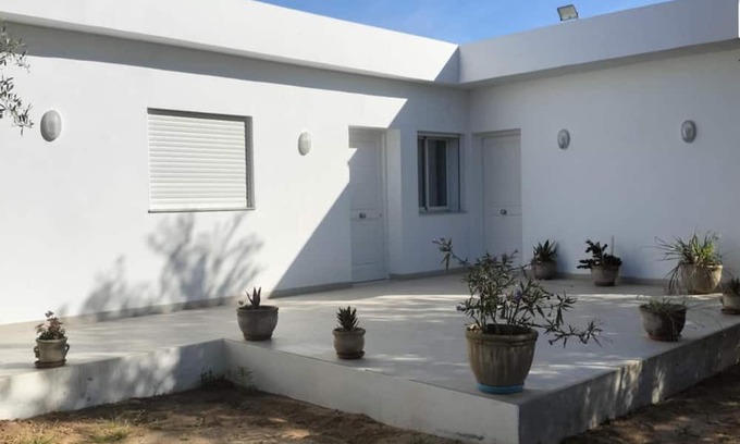 Sakiet Ezzit Maison | Quiet house with garden Pets welcome