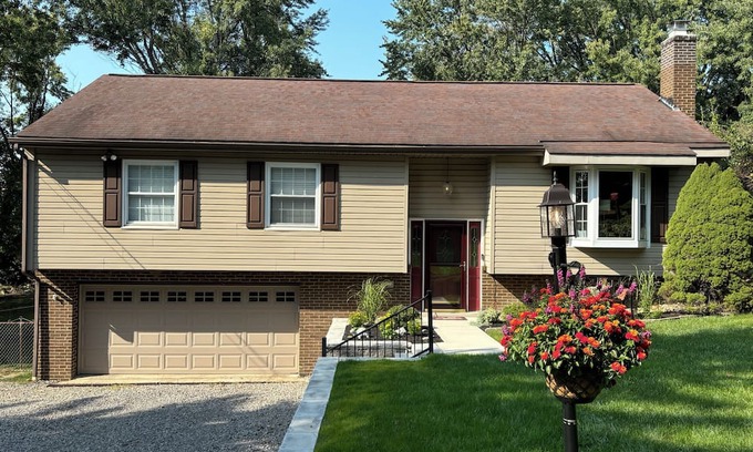 Plum Maison | US Open Home 0.4 miles from Oakmont Country Club Plum Pa
