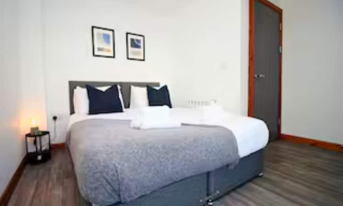 Uplands Appartement | 2 Bed Flat, 2 En-Suites, Parking, Sleeps 6