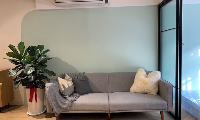 Daan Appartement | Chic Studio apartment with WiFi, AC near Jianguo Weekend Flower Market