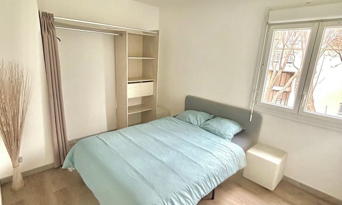 Vitrolles Appartement | Appartement 90m2 2 chambres avec dressings et jacuzzi privée proche Marseille.