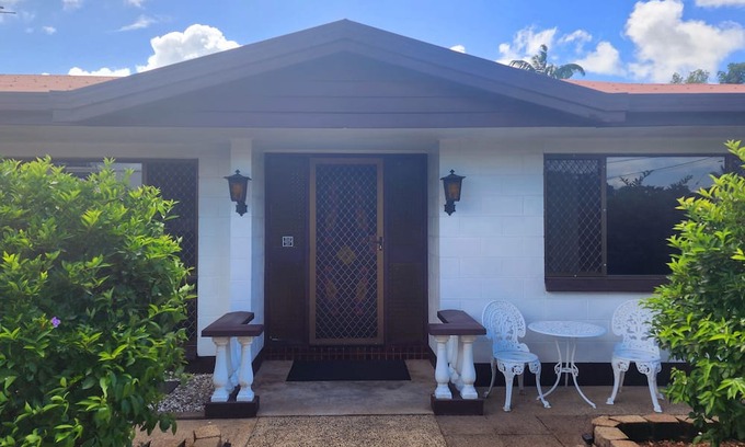 Manunda Maison | Chill out space close to town.