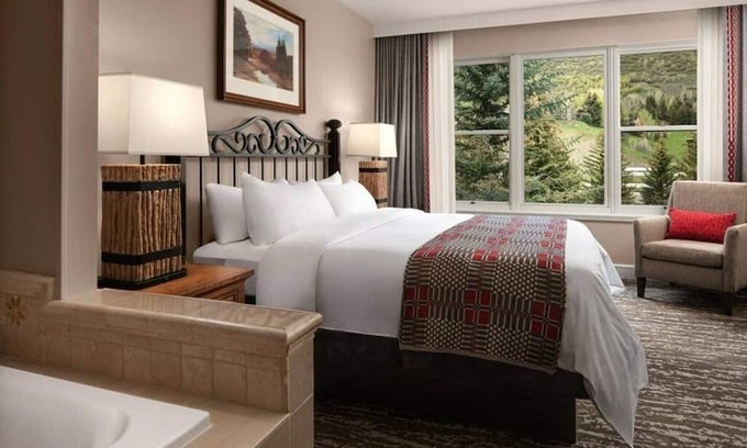 Highland Meadows Copropriété | 2-bedroom condo in lovely Vail with fitness room,Handball. Indoor Pool and Sauna