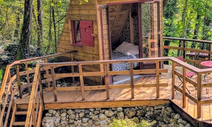 Sainte-Maure-de-Touraine Cabine | Séjour insolite, cabane et salon troglodyte. En touraine