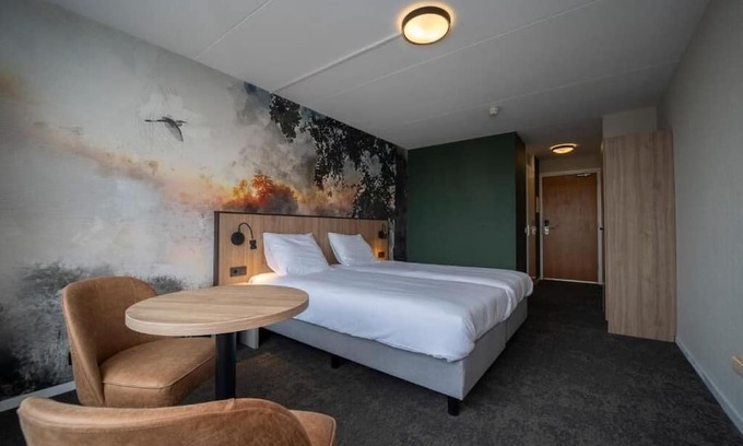 Roden Appartement | Perfect Base for Exploring Drenthe with Free Parking & Breakfast