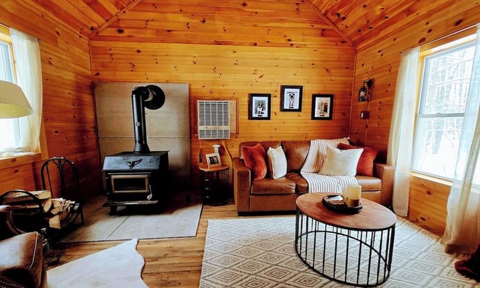 Town of Amboy Cabine | Spring Is In The Air | Cozy off-grid cabin