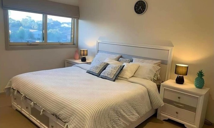 Fawkner Maison | Private 1BR in Fawkner Home with Garden