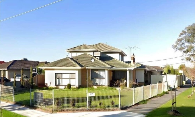 Fawkner Maison | Comfortable 4BR Home Near Melbourne Airport