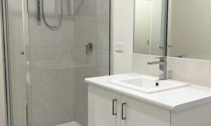 Pakenham Maison | 11 Serenity Home 4-bedroom house with WiFi and AC in delightful Pakenham
