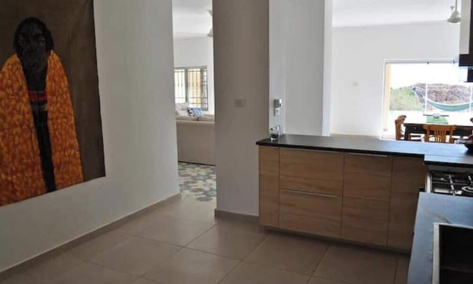 Al-Maghtas Maison | ★ Spacious Retreat ★ Stunning Views, Pool, Art