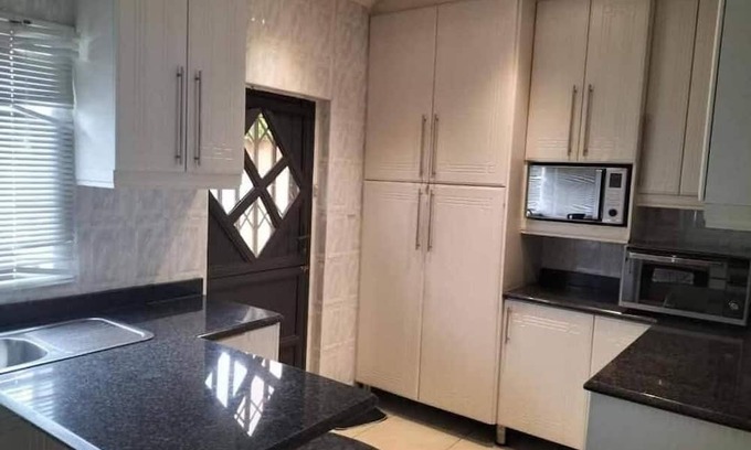 Pietermaritzburg Cabine | Spacious lodge in beautiful Pietermaritzburg with AC, WiFi