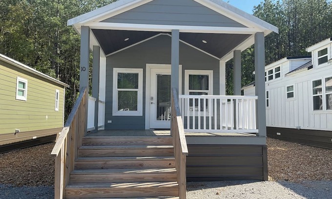 Pearl River Maison | Tiny Homes for Rent, minutes to the Casino, Golf Course & Water Park