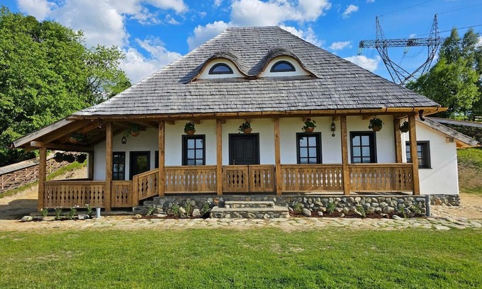 Bran Maison | Charming 2-bedroom house in brilliant Bran with WiFi