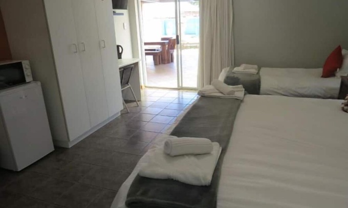 Fichardt Park Appartement | Orchard Guesthouse Double Room with Pool View