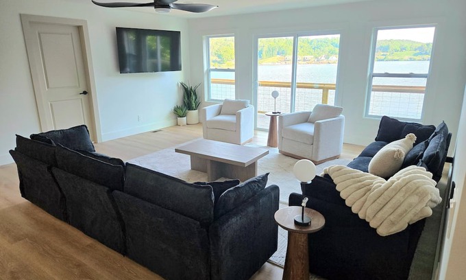 Alexander City Maison | Overlook Oasis on Martin