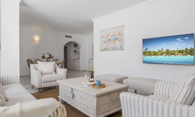 Puerto Banus Appartement | Apartment in Playas del Duque for 4 people | Casa Cadiz 208