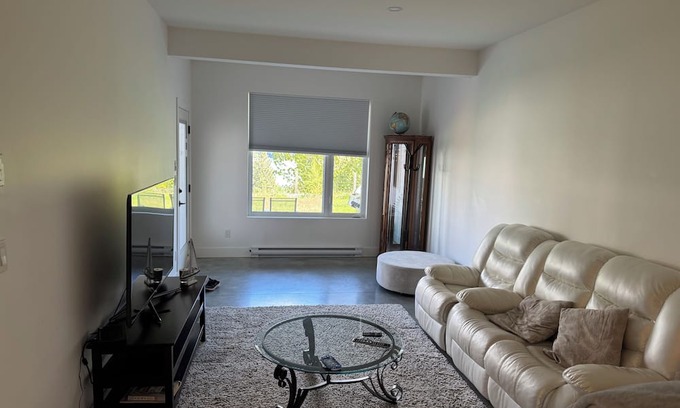 Sechelt Maison | 5 minute to the golf cours and lighthouse Pub. Downtown