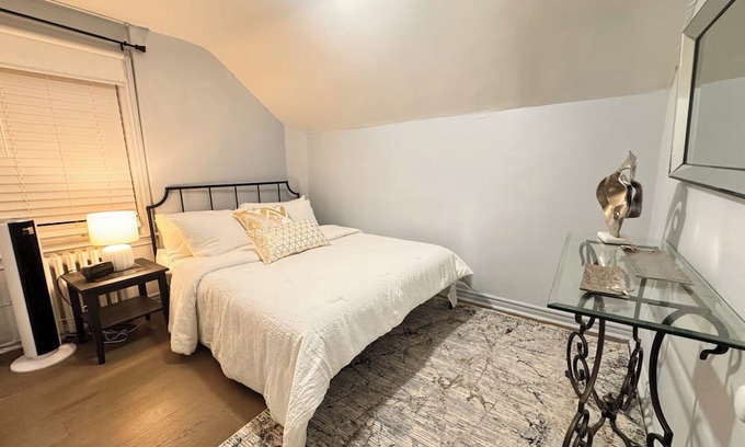 Port Credit Appartement | Lakeshore Full Apartment - Steps to Bars & Fun in Port Credit