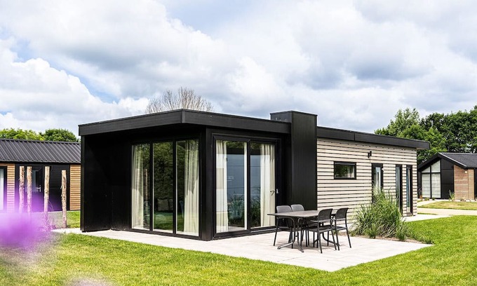Vleteren Chalet De Ski | Modern Lakeside Chalet, 2BR , Garden Views , Peaceful Escape