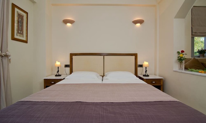 Longos Appartement | Charming 1-bedroom apartment in delightful Loggos with AC, WiFi