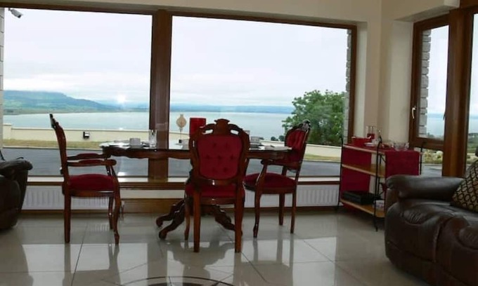 Ballymacarthur Lit Et Petit-Déjeuner | INISH DELUXE SUITE