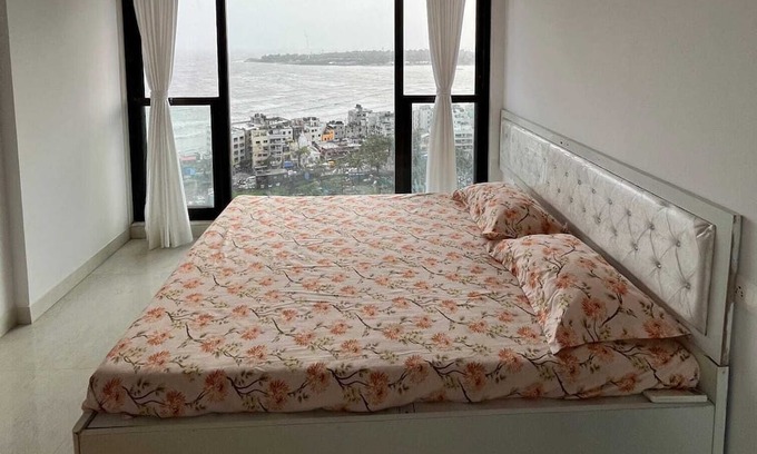 Versova Appartement | Chic 2-bedroom apartment in the heart of the City with Amazing Sea View