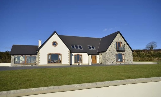 Ballymacarthur Lit Et Petit-Déjeuner | Lodges Estate: Spacious Retreat for Up to 10 Guests