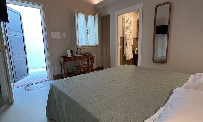 Bernalda Lit Et Petit-Déjeuner | Designer B&B, near the sea and Matera, with outdoor pool, garden and spa