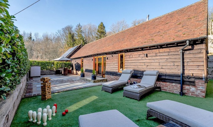 Stonegate Maison | Little Bewl Bridge Stable