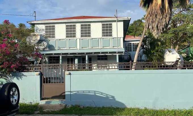 Culebra Pueblo Appartement | Cozy 1-Bedroom Apartment in Culebra – Sleeps 4, Steps from Adventure!