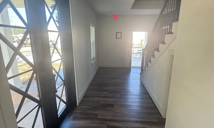 Wharton Appartement | Charming, 2-bedroom apartment in the quiet town of Wharton.