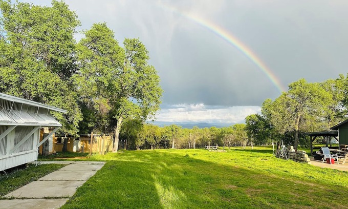 Cottonwood Maison | #3 Rustic 1-bedroom house with WiFi, Yoga Studio in serene Cottonwood