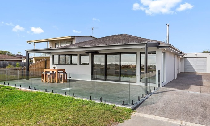 Portarlington Maison | Portarlington Beach Retreat, A modern home across from the water
