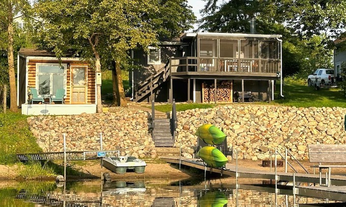 Richwood Cabine | Leaf Lake Haven -A lakeside getaway at its best - summer, fall, winter or spring