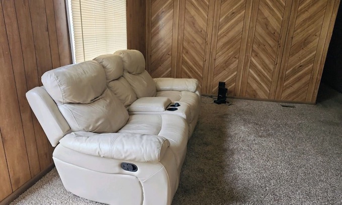 Stinnett Maison | Charming 2-bedroom mobile home with WiFi, AC in welcoming Stinnett