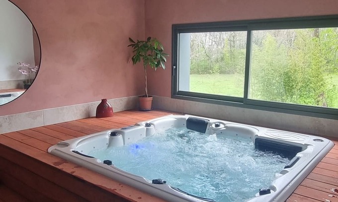 Lauraet Maison | Maison en pleine nature avec piscine privée et jacuzzi intérieur