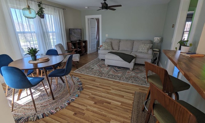 Fredonia Appartement | Charming & Relaxing Two Bedroom Upper Apartment in the Heart of Fredonia