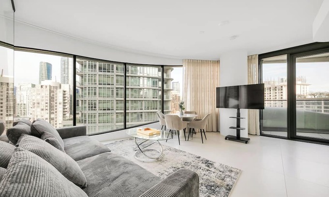 Coal Harbour Copropriété | D28 - Bold. Iconic. Unforgettable. 2BR at The Butterfly