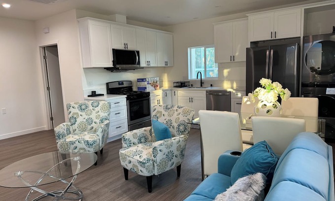 Chatsworth Maison | Charming house with WiFi and AC in fantastic Los Angeles.