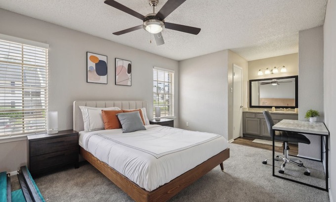 Bedford Appartement | 3001 Crystal Springs 723 I Spacious 2 Bed 2 Bath
