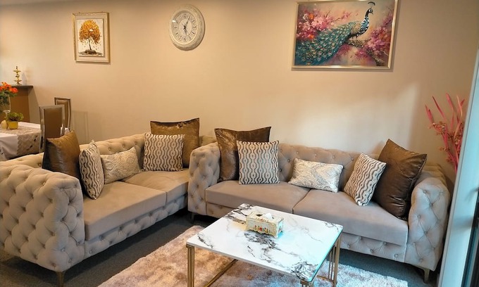 Parnell Maison | Parnell! Elegant & Modern 3Bedrooms Townhouse with Patio+ Garage-Auckland CBD