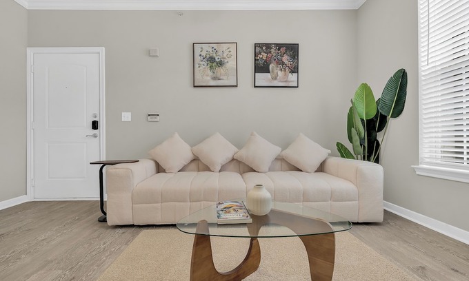 Egypt Appartement | Charming 1BD in Magnolia - pool, gym & steps from shops!