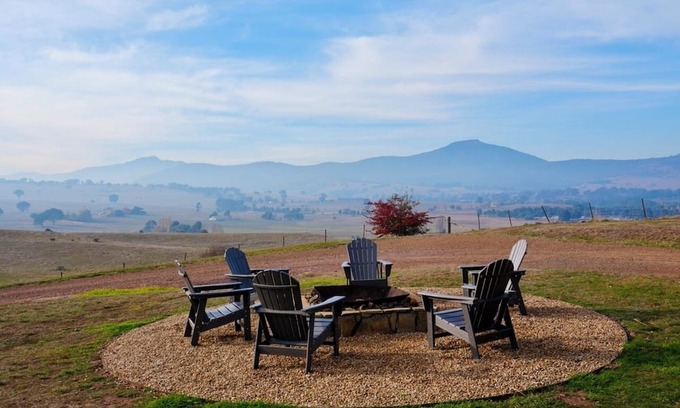 Merrijig Maison | Luxury country escape! Spectacular views, Spa, Pool, Fire pit, Spacious home
