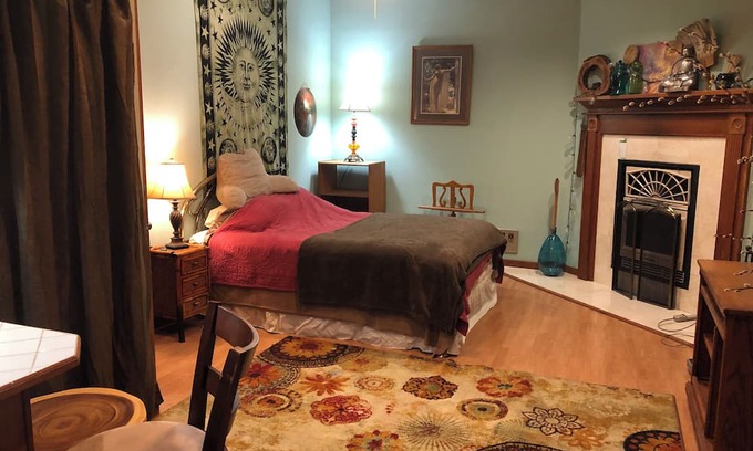 Patchogue Maison | Studio in Cool Patchogue Village