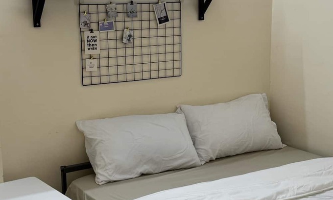 Taman Islands Glades Appartement | Entire unit 2-bedroom apartment with AC, WiFi in charming Gelugor