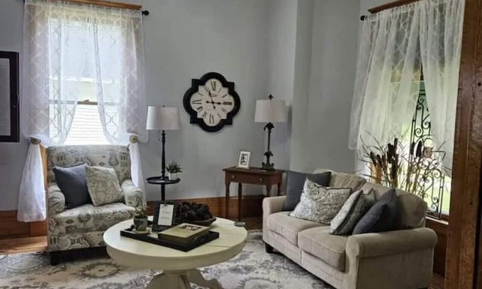 Richland Center Maison | 512B) Ma'on House Bed and Breakfast