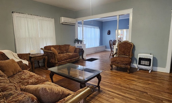 Clarksville Maison | Historic Downtown Craftsman, 3br/2ba with a yard