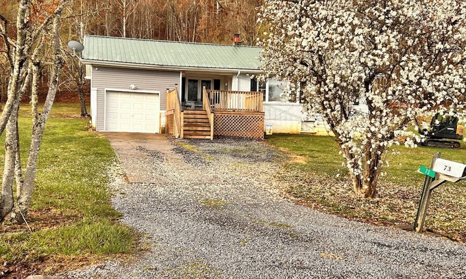 Millboro Maison | Charming 2-bedroom house near Millboro / Clifton Forge VA with WiFi