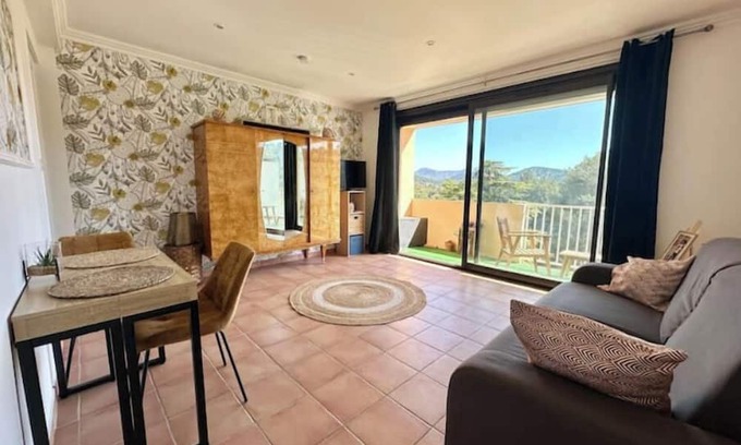 Carnoux-en-Provence Appartement | A 3 kms de Cassis T2 avec terrasse vue dégagée - parking gratuit